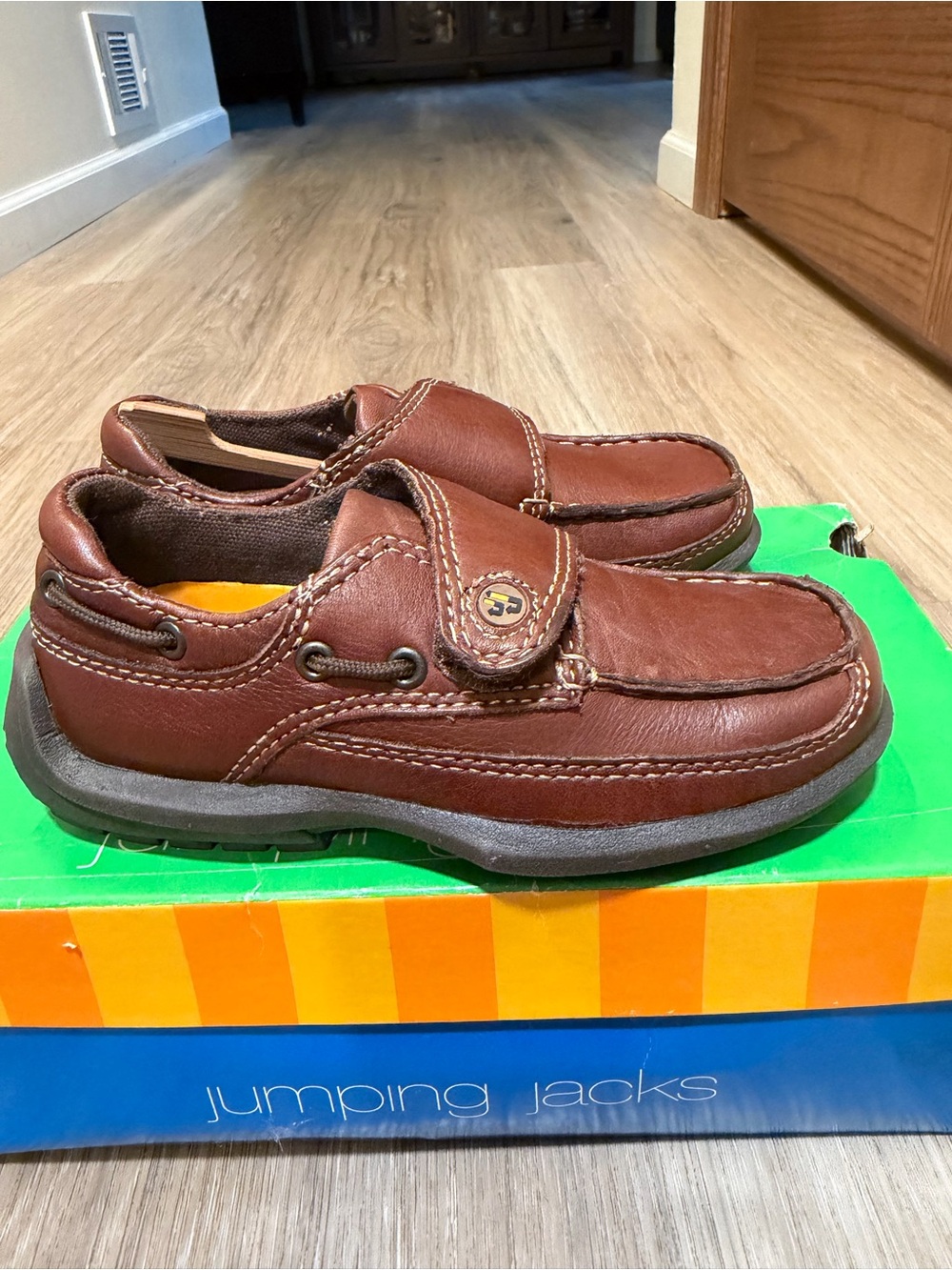 Boys Genuine Leather School Shoes Size 10 Toddler US (EU 27) New in Box Brown
